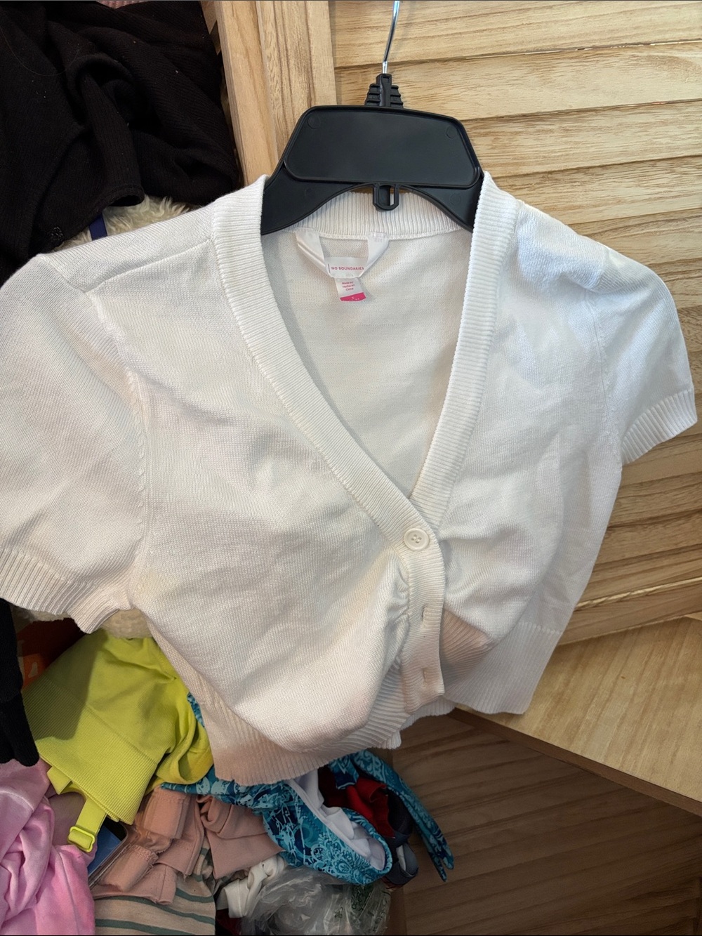 No Boundaries White Short-Sleeve V-Neck Button Cropped Cardigan Small